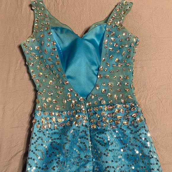 SEWUIN BLUE FITTED FORMAL GOWN - Picture 4 of 5